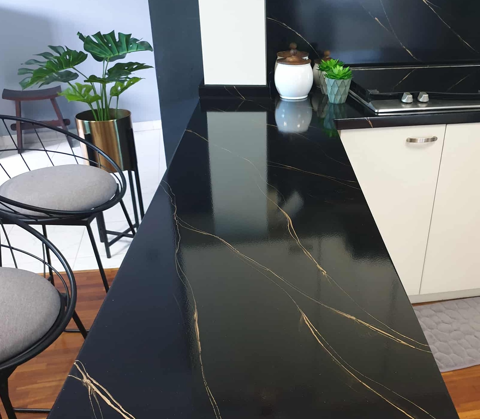 Black epoxy kitchen benchtop